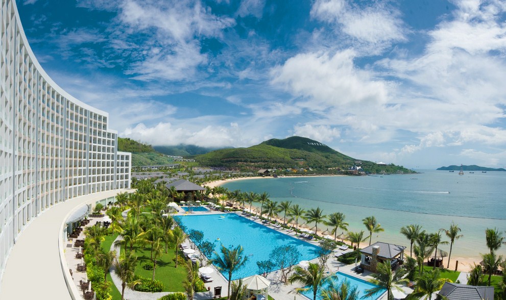 Review Vinpearl Resort & Spa Nha Trang Bay: "Cánh Cung" Trắng Tuyệt Mỹ Ôm Trọn Vịnh Biển & Giải Pháp Di Chuyển Cho Gia Đình