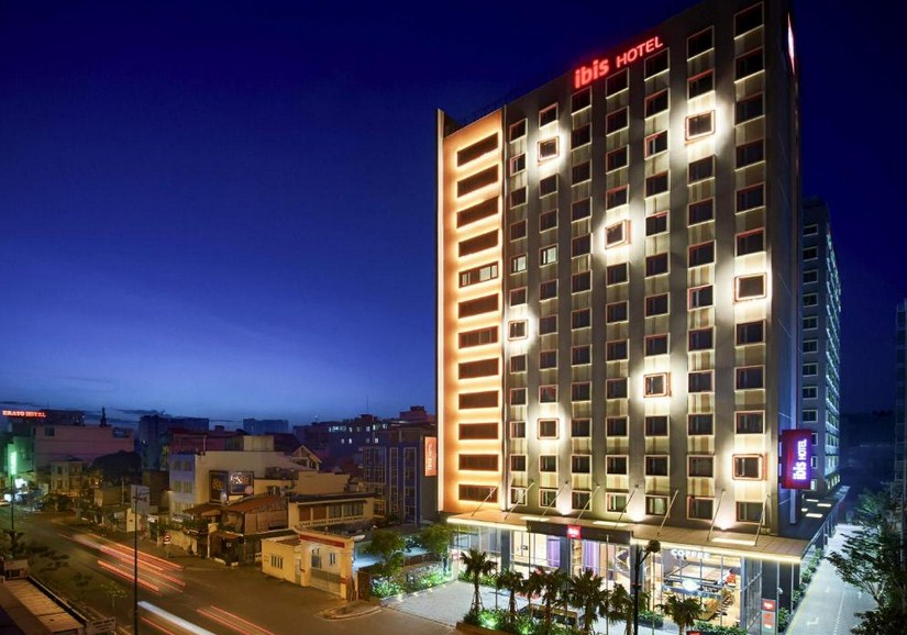 Review ibis Saigon Airport: "Trạm Dừng Chân" Lý Tưởng Sát Vách Tân Sơn Nhất & Giải Pháp Di Chuyển Liên Tỉnh Thông Minh