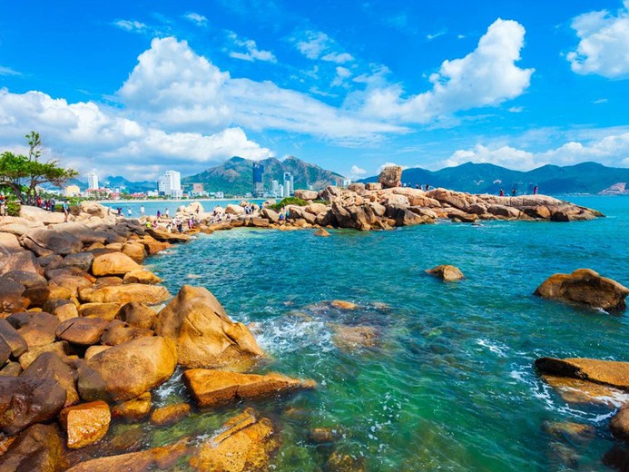 Top 4 Bãi Biển Đẹp Nhất Nha Trang: "Thiên Đường Biển Xanh" Bạn Nhất Định Phải Đến 2025