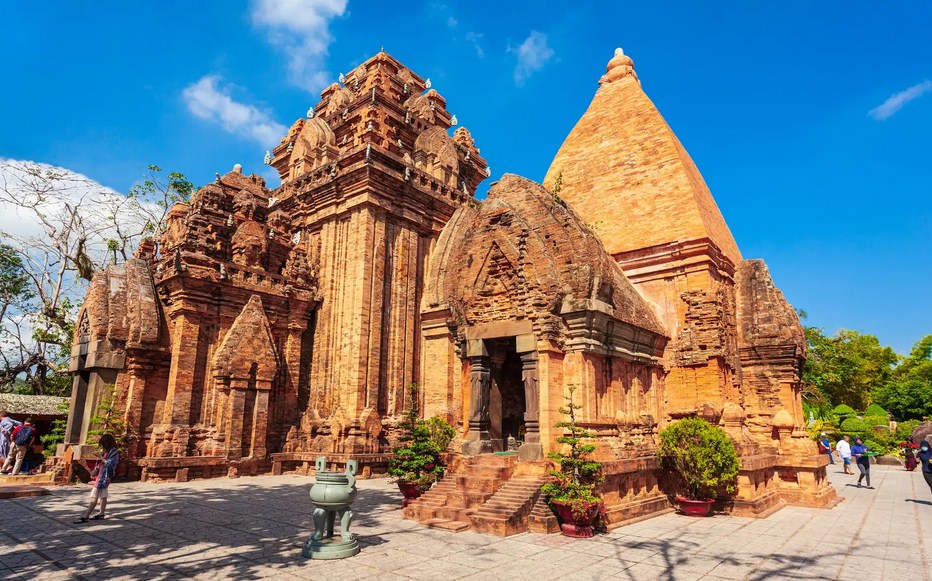 Top 5 Địa Điểm Tham Quan Nổi Tiếng Nhất Nha Trang: "Must-Go" Trong Mọi Hành Trình 2025