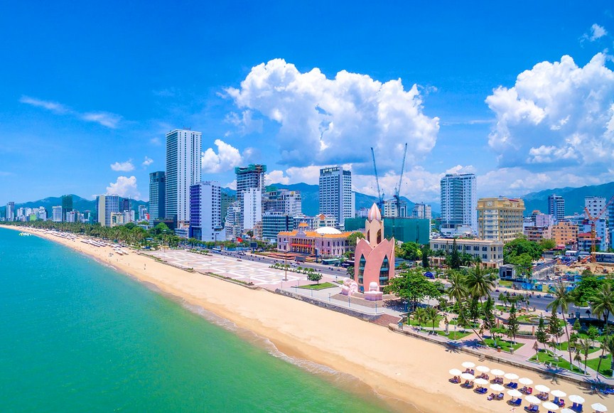 Từ Quận 1 Đi Nha Trang Bằng Limousine: Cập Nhật Giá Vé, Lịch Chạy & Cách Đặt 2026