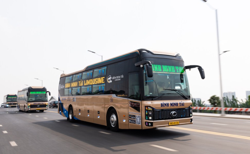 Review Chi Tiết: Đặt Xe Limousine Sài Gòn Nha Trang Đón Tận Nơi – "Cung Điện Di Động" Cho Kỳ Nghỉ Đẳng Cấp
