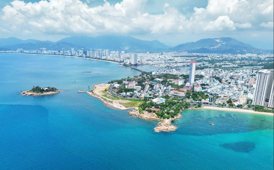 Review Nhà Xe Nhận Gửi Hàng Sài Gòn Nha Trang Uy Tín: Khi Niềm Tin Được Đặt Lên Những "Chuyên Cơ Mặt Đất" Bình Minh Tải