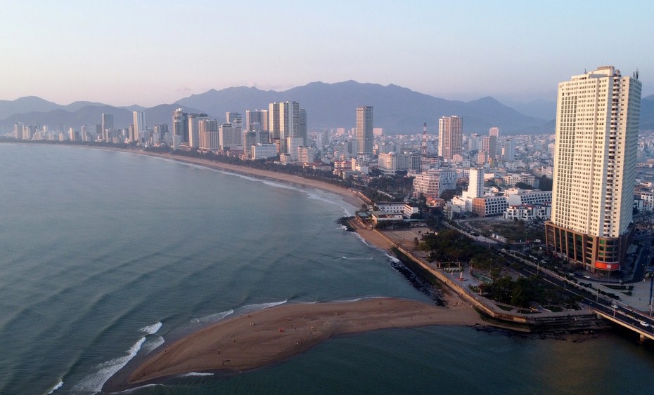 Xe limousine Sài Gòn Nha Trang có ổ cắm sạc – Giải pháp di chuyển không lo gián đoạn kết nối