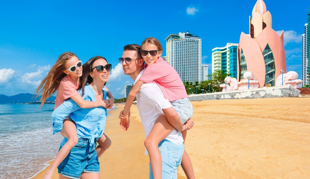 Xe limousine Sài Gòn Nha Trang xe mới – Trải nghiệm di chuyển hiện đại, êm ái hơn từng cây số