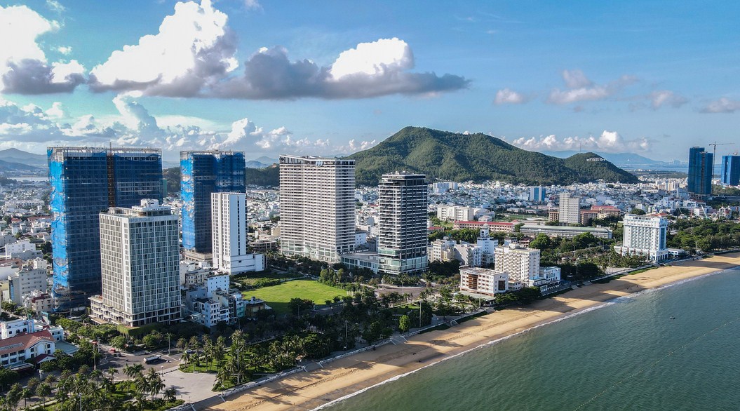 Limousine Sài Gòn Quy Nhơn Dành Cho Người Lớn Tuổi: Hành Trình An Lành, Thư Thái Đến Vùng Đất Võ