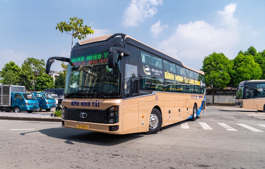 NÊN CHỌN CHÀNH XE HAY CHUYỂN PHÁT NHANH ĐI NHA TRANG? SO SÁNH CHI TIẾT, LỰA CHỌN THÔNG MINH CHO MỌI NHU CẦU